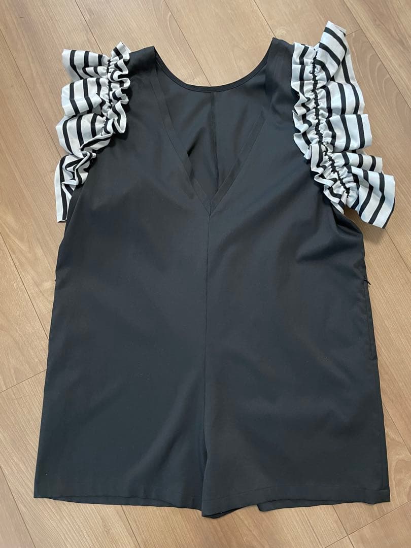 メゾンドドルチェ　フリルラッシュガード