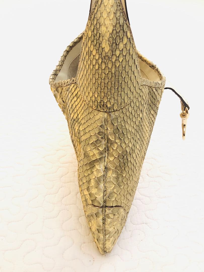 GUCCI ミディアムショルダーバッグ レアなゴールドパイソン 蛇の本革 美品