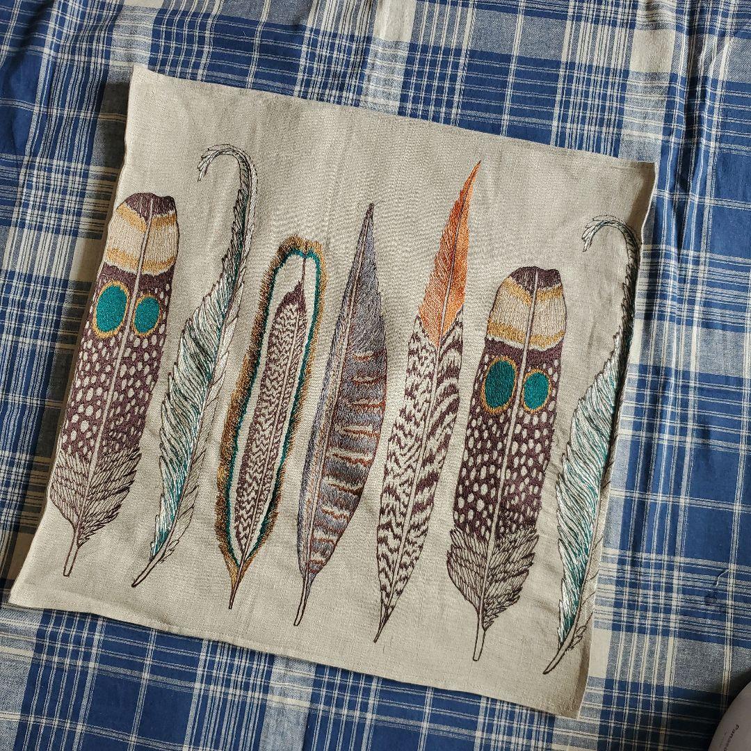 専用ページ　ハンドメイド❁ コーラル&タスク　Feathersクッションカバー