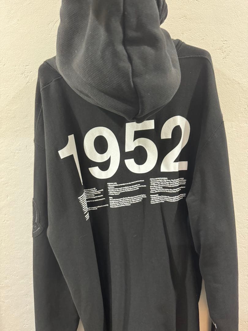 モンクレール　ジーニアス　ワッペンロゴパーカー 1952