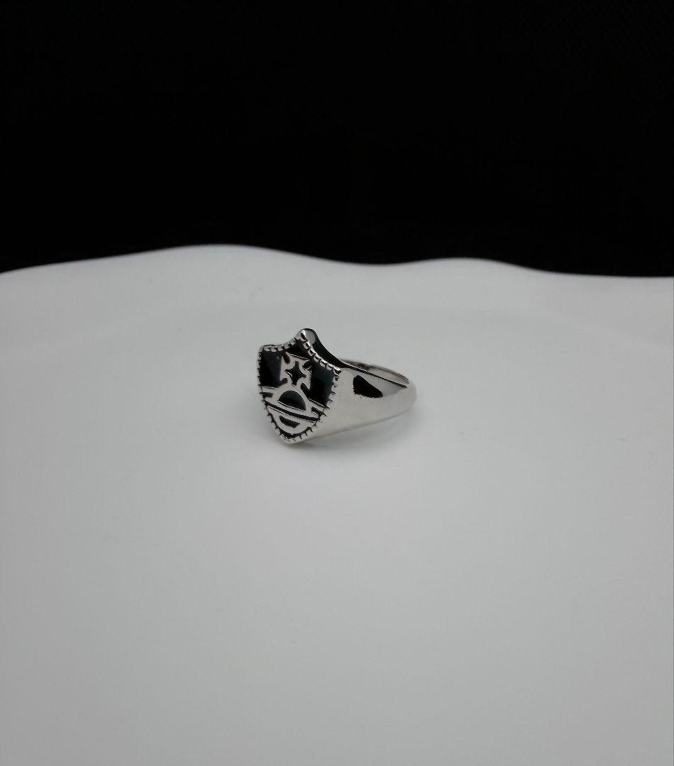 ヴィヴィアン　シールド型　リング