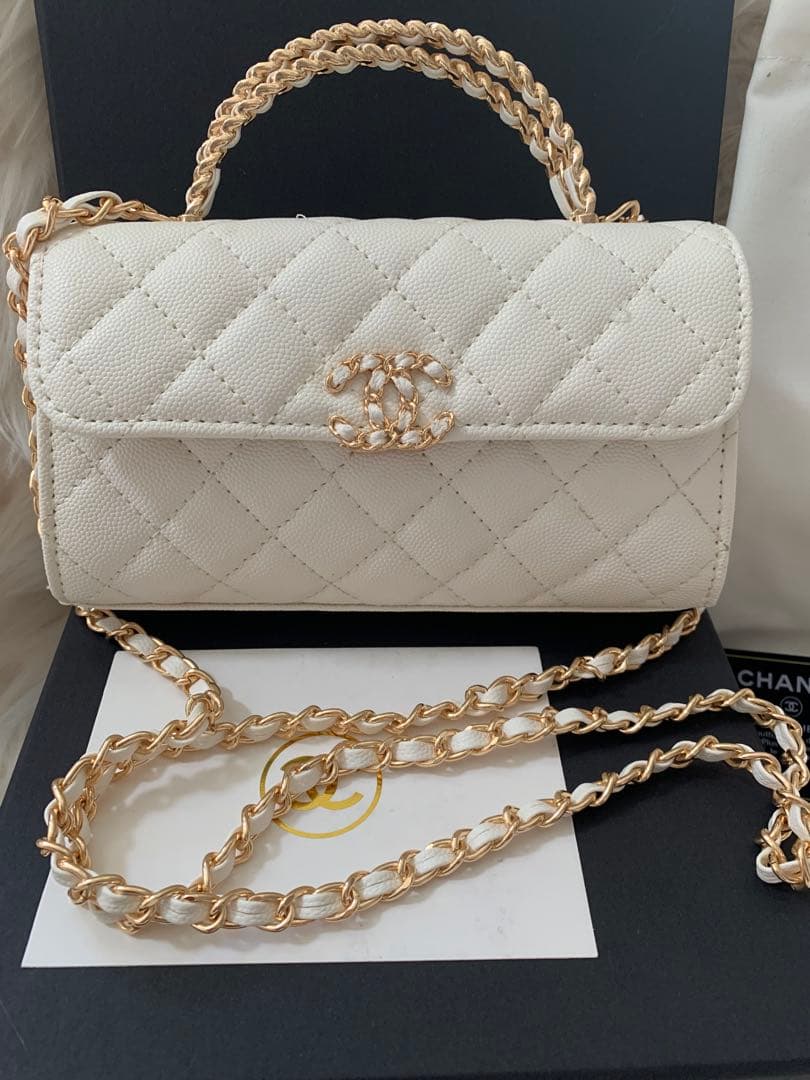 CHANEL〈シャネル〉ノベルティ　ホワイト ショルダーバッグ　ホワイトシャドー