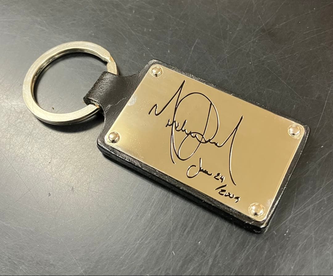 マイケル・ジャクソン MJ46 サインキーホルダー セット 黒 赤 セット