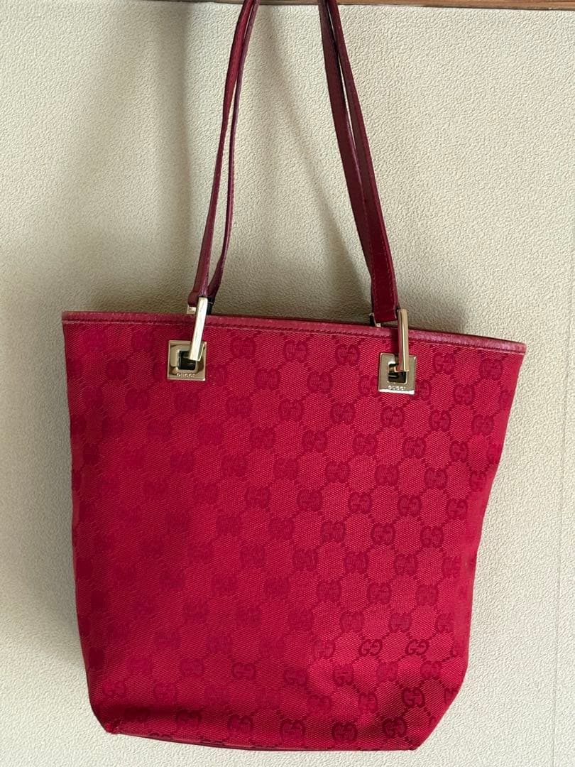 【週末お値下げ】赤GUCCI トートバック　GG柄　キャンバス　バケツ型