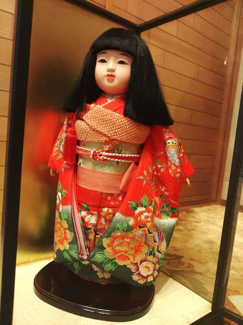 市松人形 (日本人形)11号 人形の久月 赤 着物 花柄 豪華 ガラス