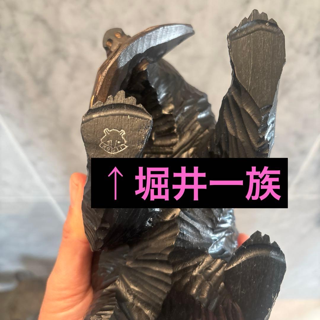 アイヌ名門堀井一族が手掛けたガラスの瞳で彫りや塗りが一級品のクマ