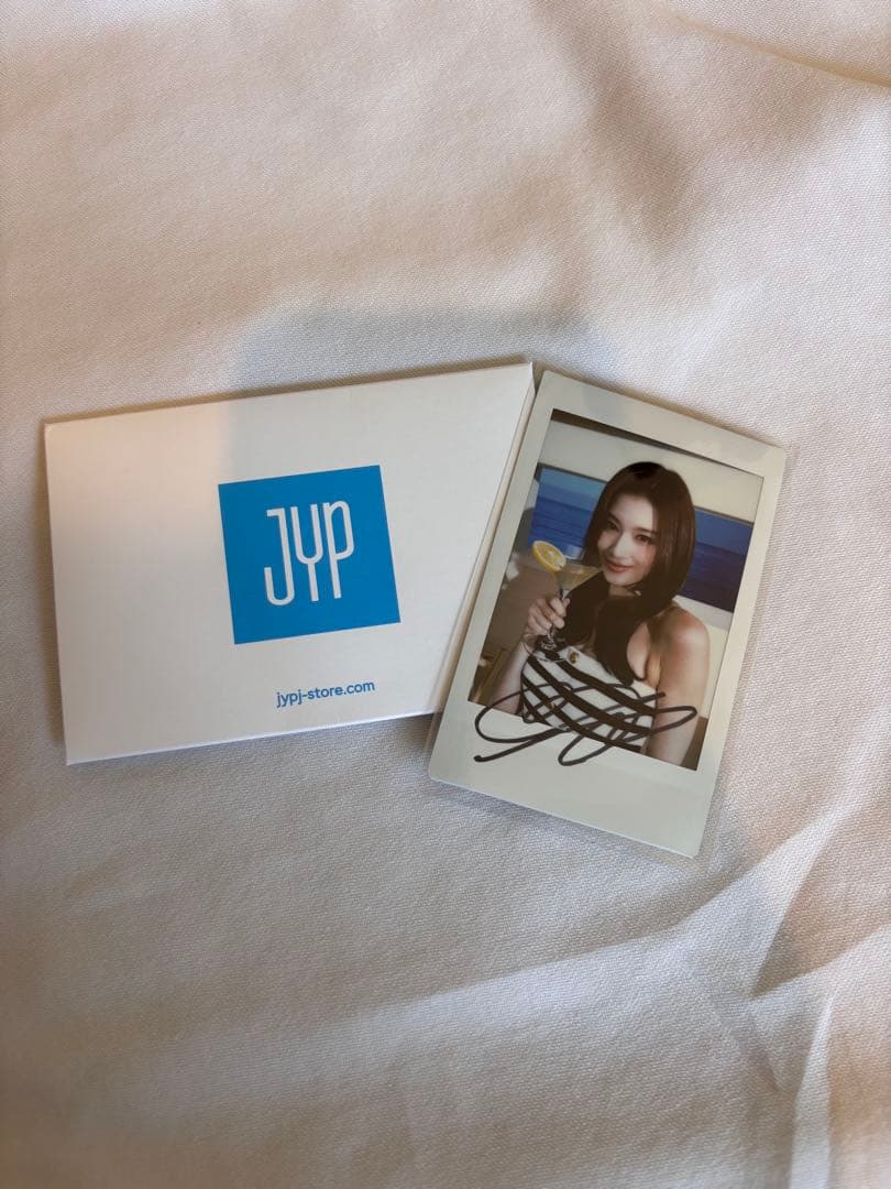 TWICEサナ 直筆サイン入りインスタント写真