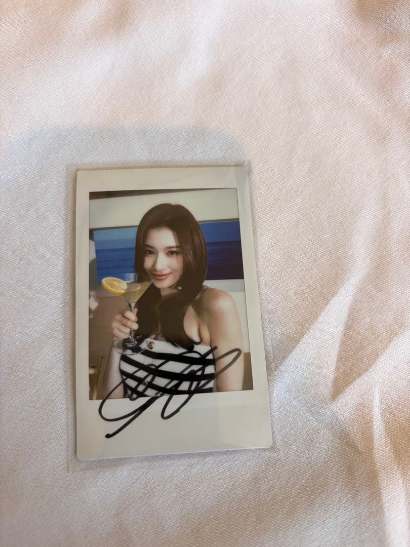 TWICEサナ 直筆サイン入りインスタント写真