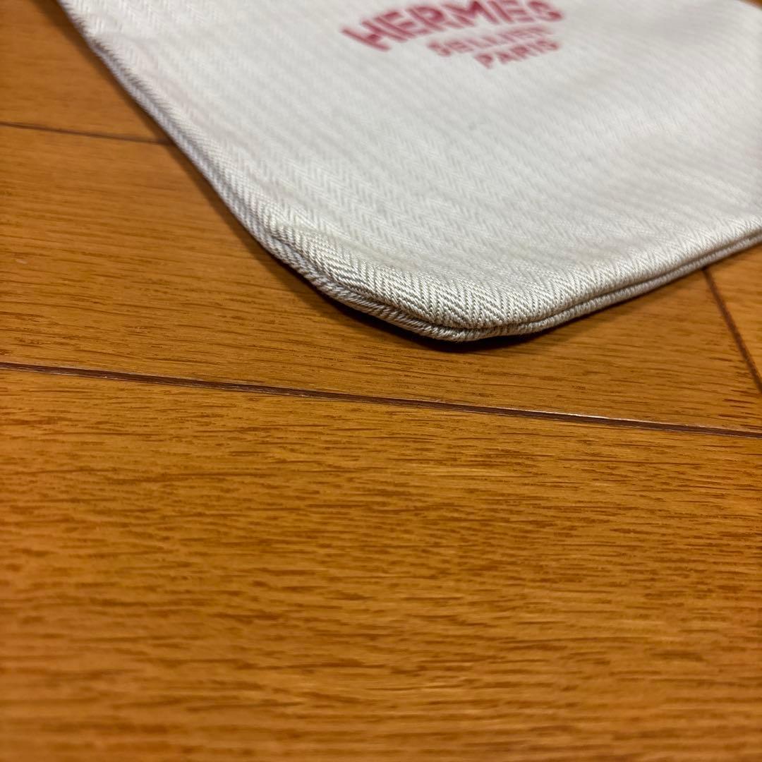 HERMÈS エルメス 巾着ポーチ ロゴ入り 紐付き ベージュ系