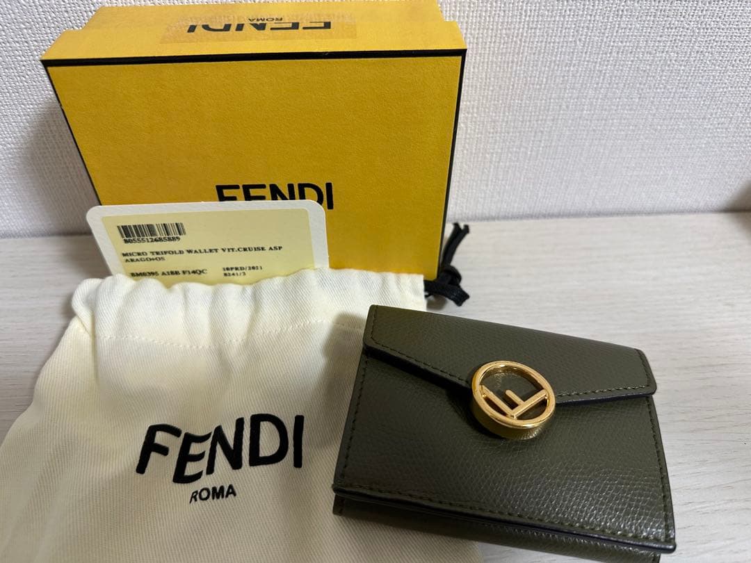 FENDI 三つ折り財布 オリーブグリーン 中古・古着通販】FENDI (フェンディ) 3つ折り財布 オリーブ｜ブランド