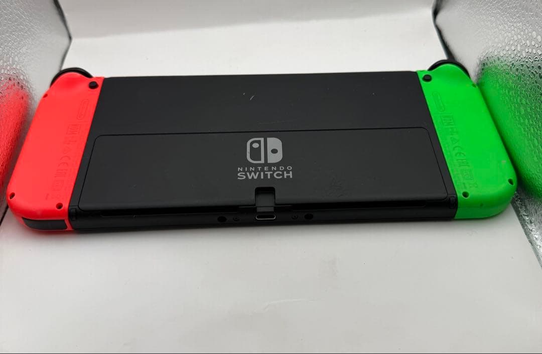 d*3様 Nintendo Switch 本体 グリーンとレッドジョイコン