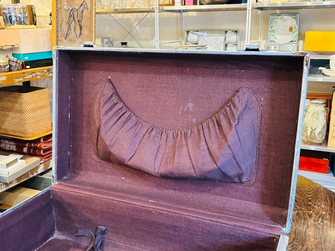 ヴィンテージ トランク 金属製 取手も金属 シルバー アタッシュケース 高級