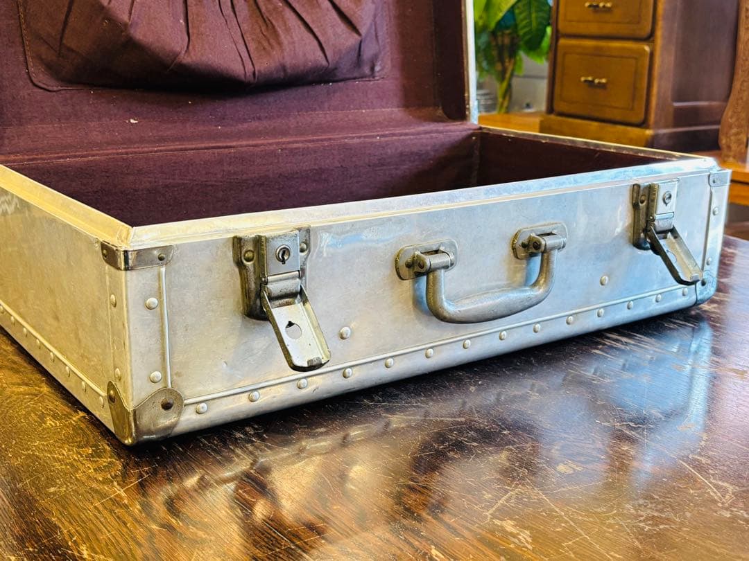 ヴィンテージ トランク 金属製 取手も金属 シルバー アタッシュケース 高級