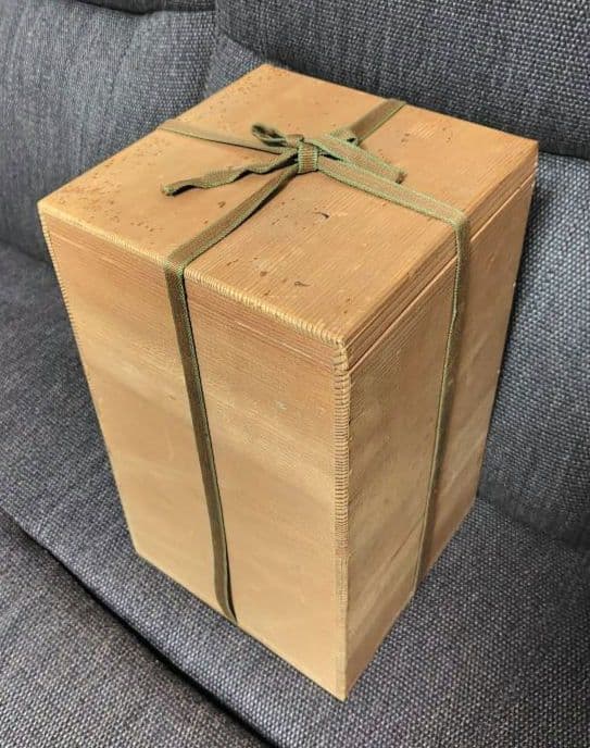 色絵金彩 花詰六角花瓶　薩摩　丸十字島津家家紋