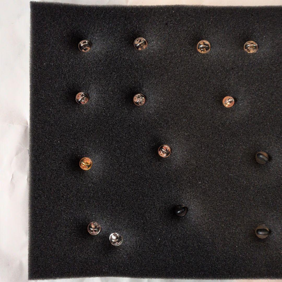 ひろ様専用 矢沢永吉さん ピンバッチ18個 ケ−ス入り 未使用に近い