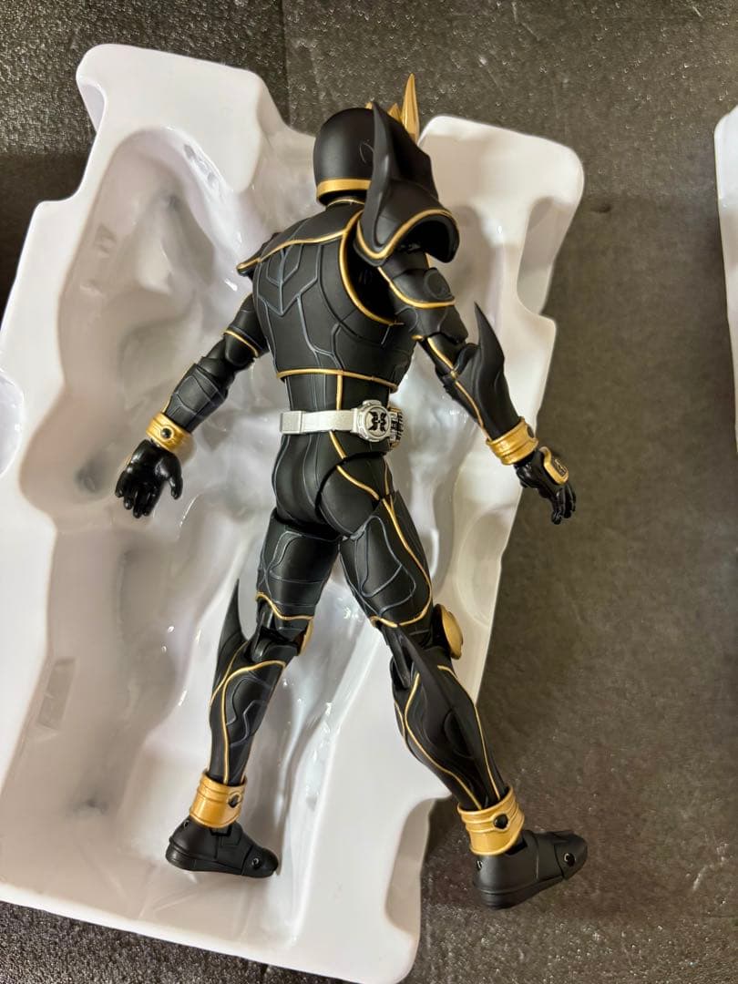 美品　仮面ライダークウガ アルティメットフォーム　ダグバ　真骨彫製法　フィギュア