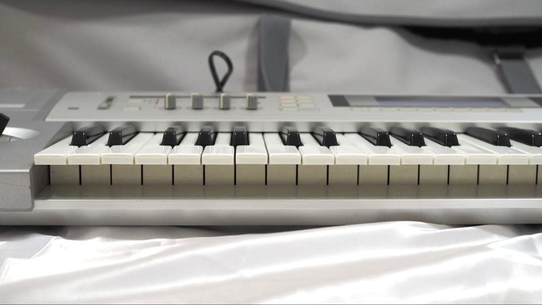 KORG シンセサイザー TRITON Le 61鍵盤 専用ケース付き KORG TRITON Le