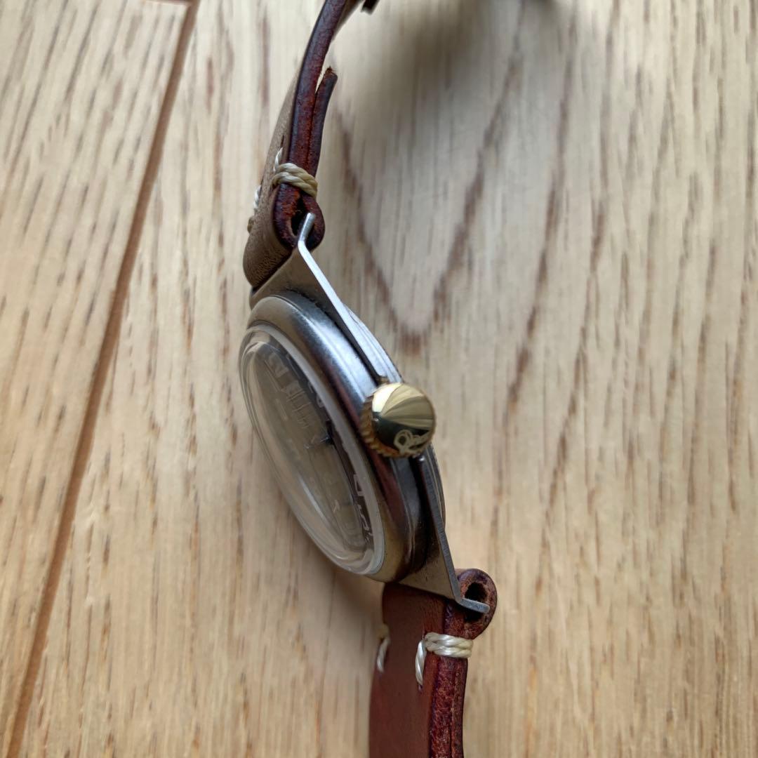 moto 腕時計　革ベルト　レザー　稼働品