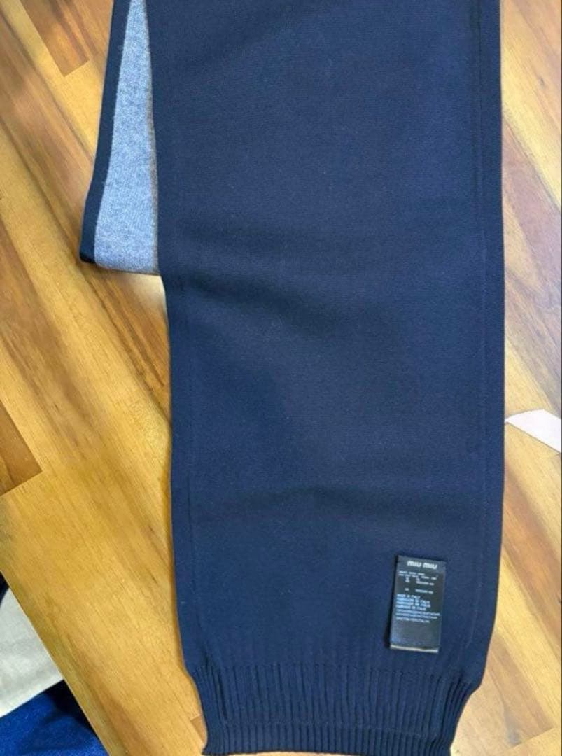 Miu Miu カシミアウールマフラー グレーネイビー - メルカリ