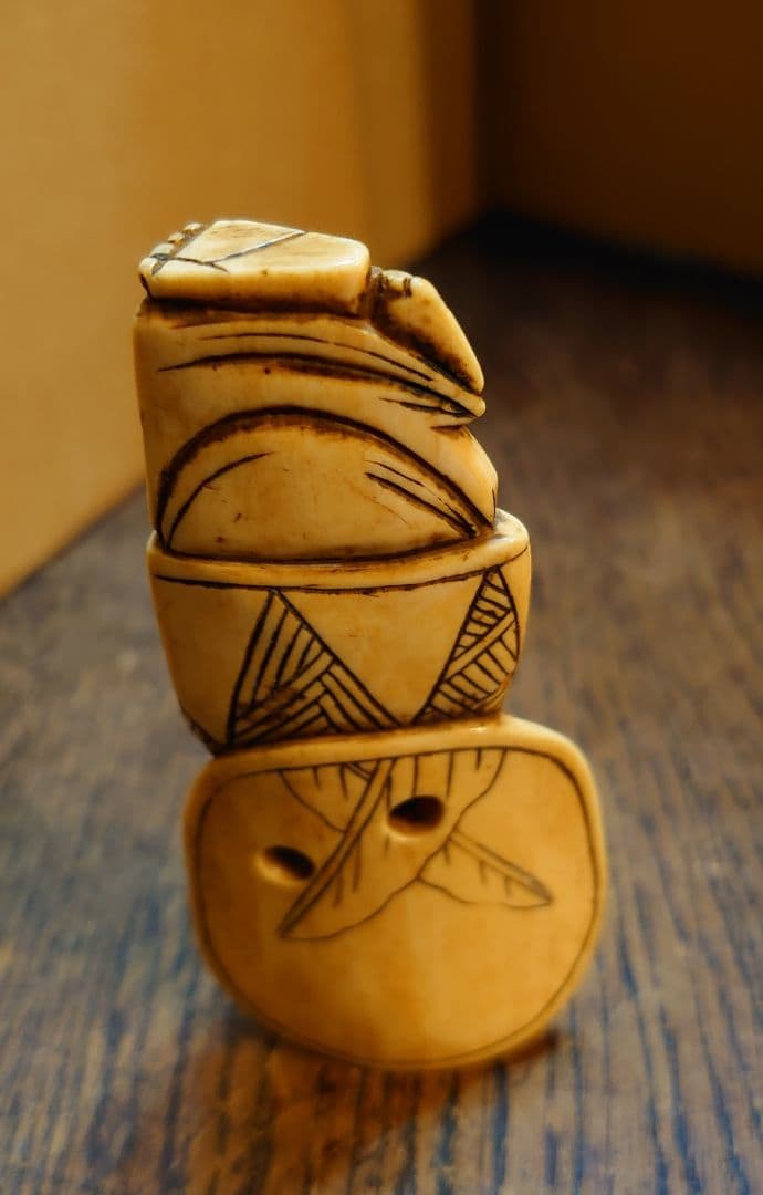 立根付】天然素材『大袋をかつぐ髭の老人』高さ9.5cm 横幅最大