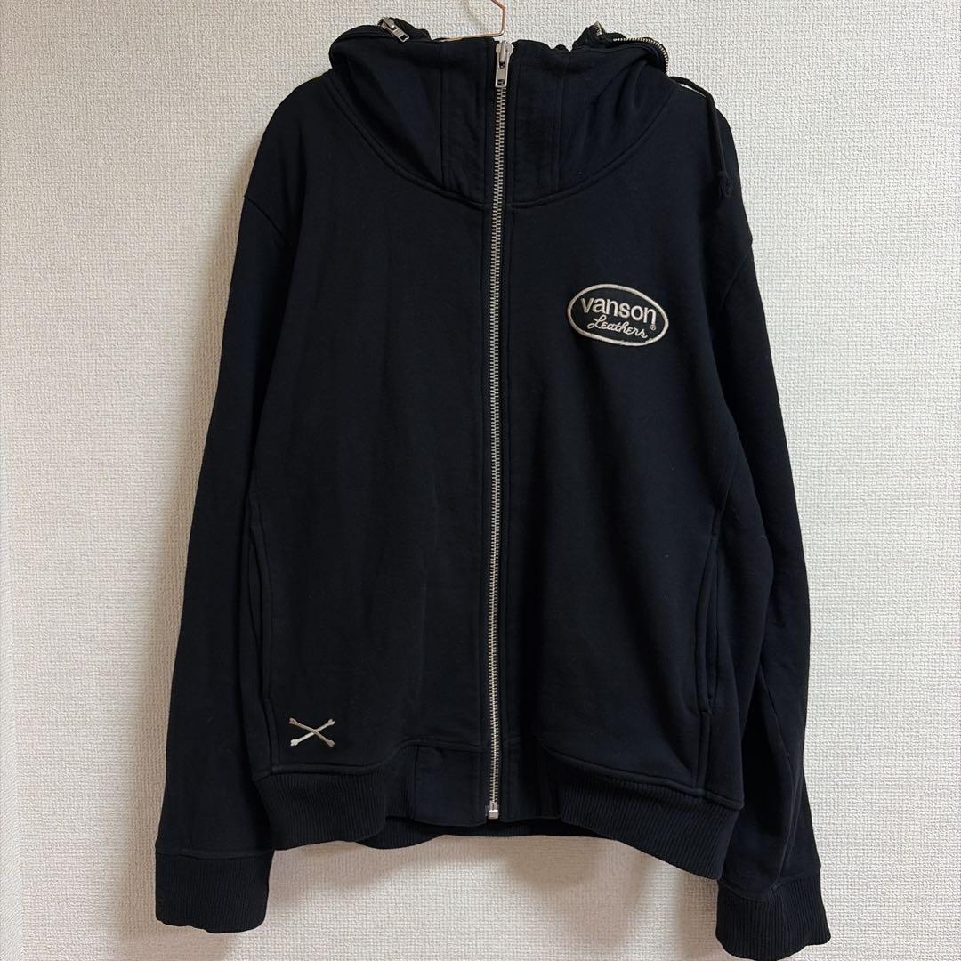 ワンワンワン　VANSON スカル刺繍 襟中フード入 ジップアップ
