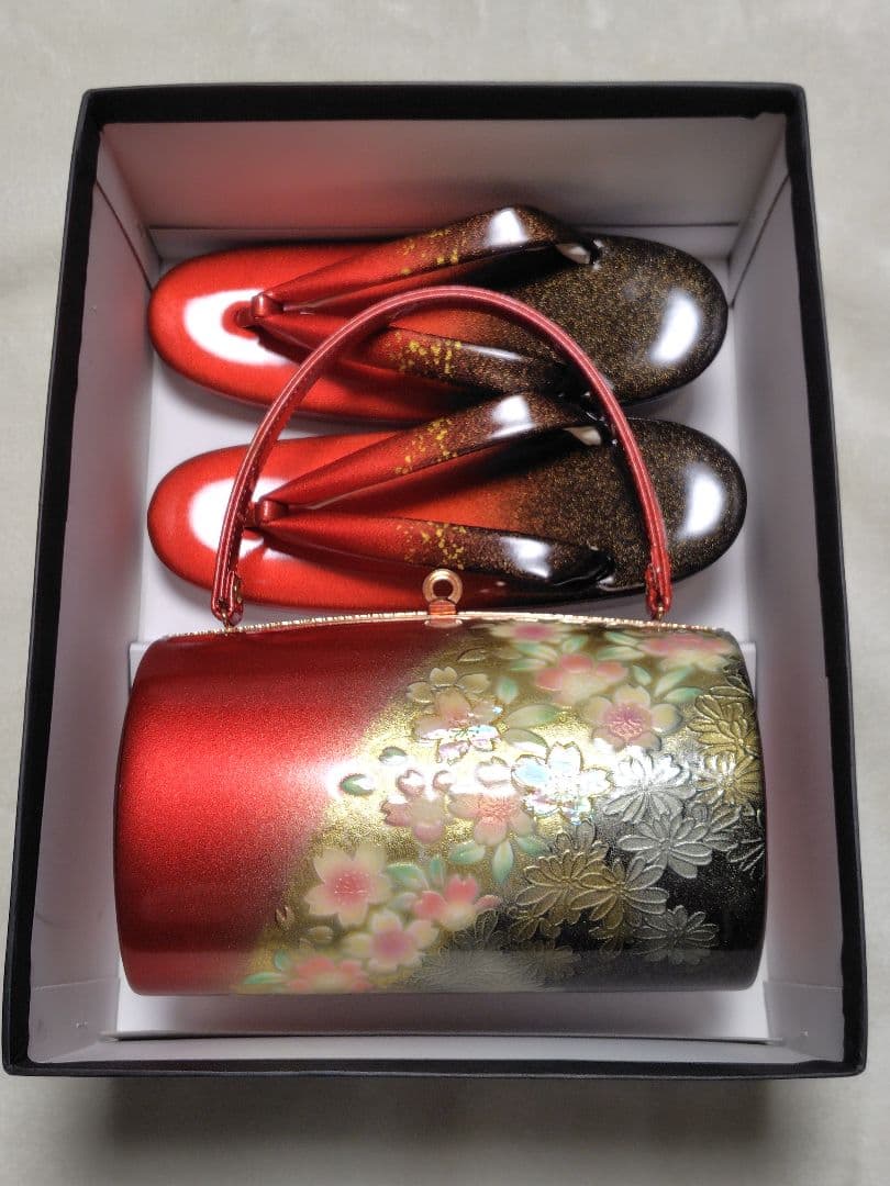 【新品未使用品】 成人式、訪問着用和装バッグと 草履のセット（フリーサイズ）