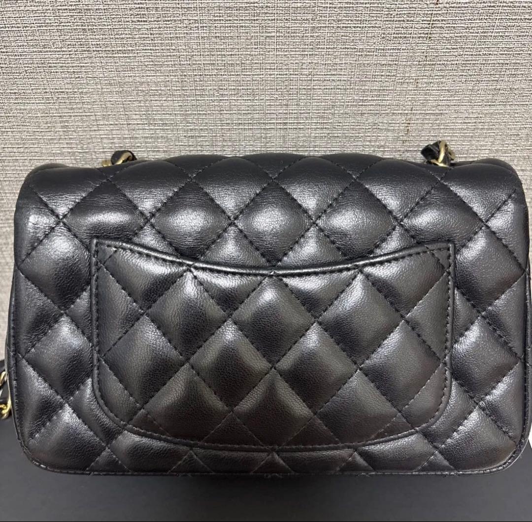 シャネル　ミニ クラシック ハンドバッグ　ラムスキン