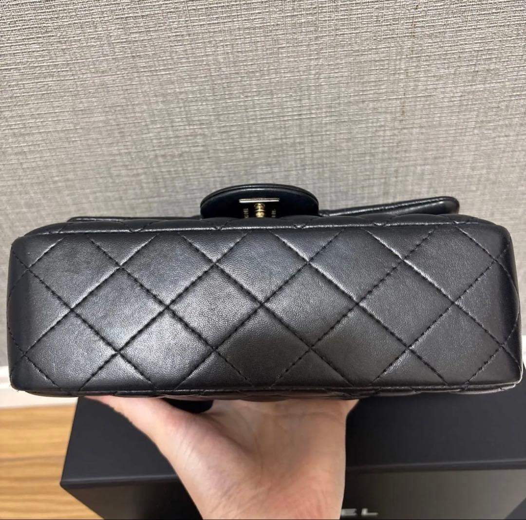 シャネル　ミニ クラシック ハンドバッグ　ラムスキン