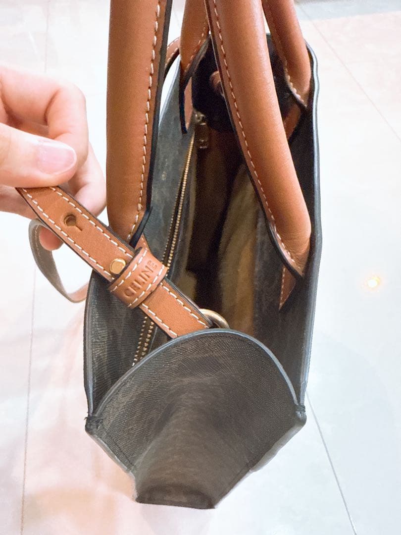 CELINE バーティカルカバ トリオンフ バッグ　ミディアム