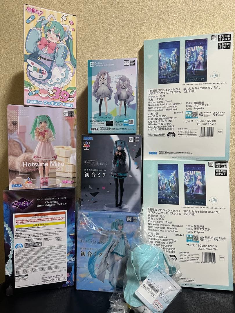 初音ミク　グッズ　9個　まとめ売り　美少女 フィギュア　ぬいぐるみ　バスタオル