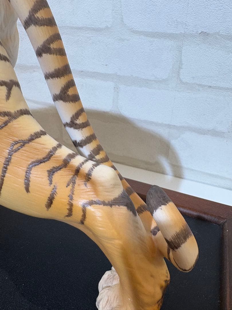 ベンガルトラ トラの彫刻 フランクリン ミント 台付 - メルカリ