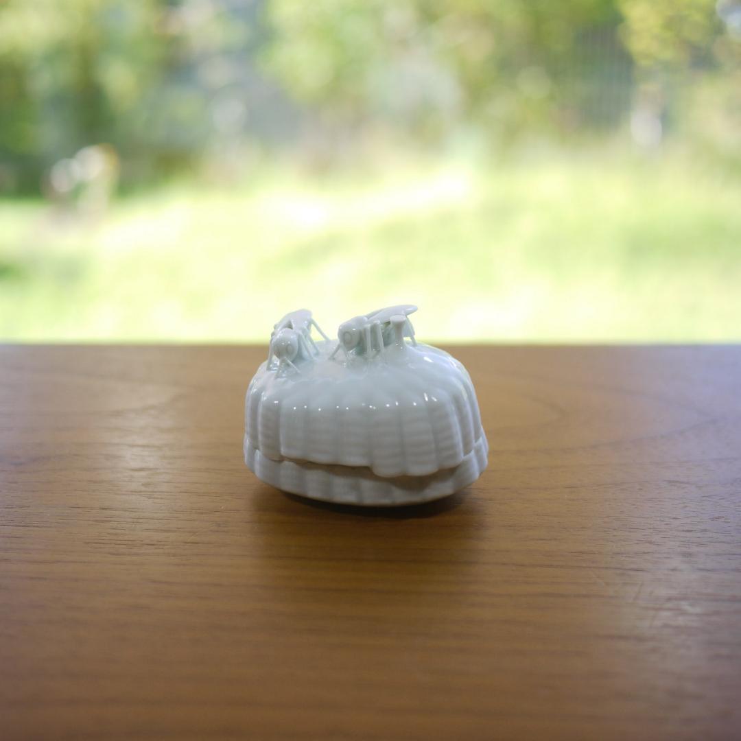 赤松白斎　蜂巣　白磁香合　透かし彫　白林窯　兵庫神崎　厄除け魔除け 縁起物仏像