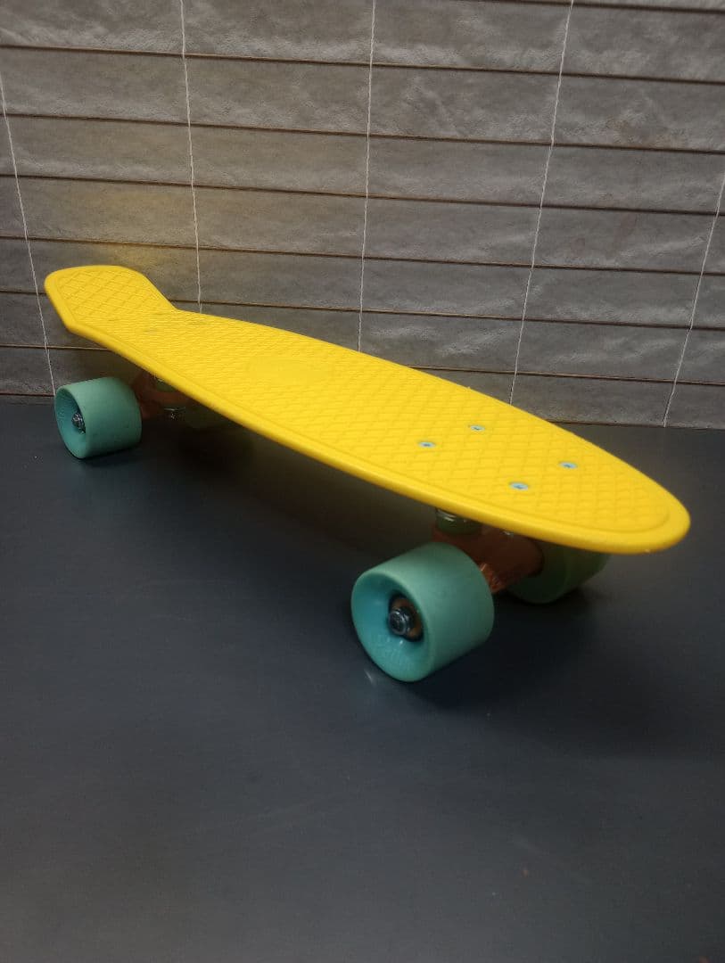 PENNY　イエロー　スケートボード　２２インチ　中古