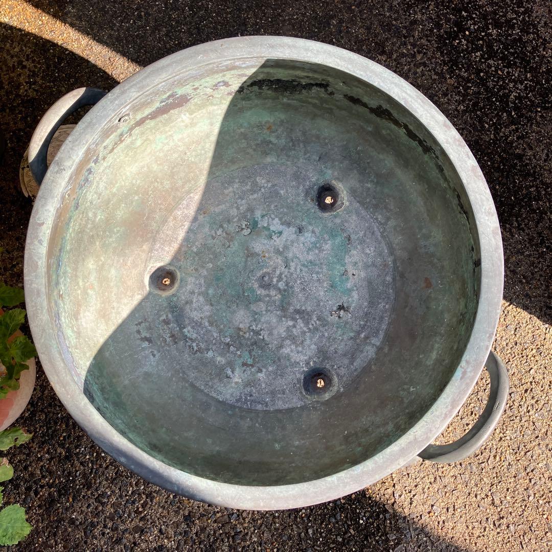 青銅製3脚付き骨董火鉢（底の穴を塞ぎ睡蓮鉢や金魚・