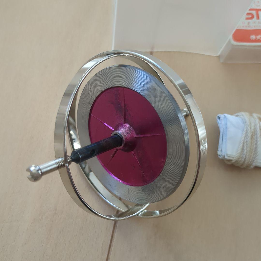 地球ゴマ No.A 緑と赤 タイガー商会 コマの純正回転台あり