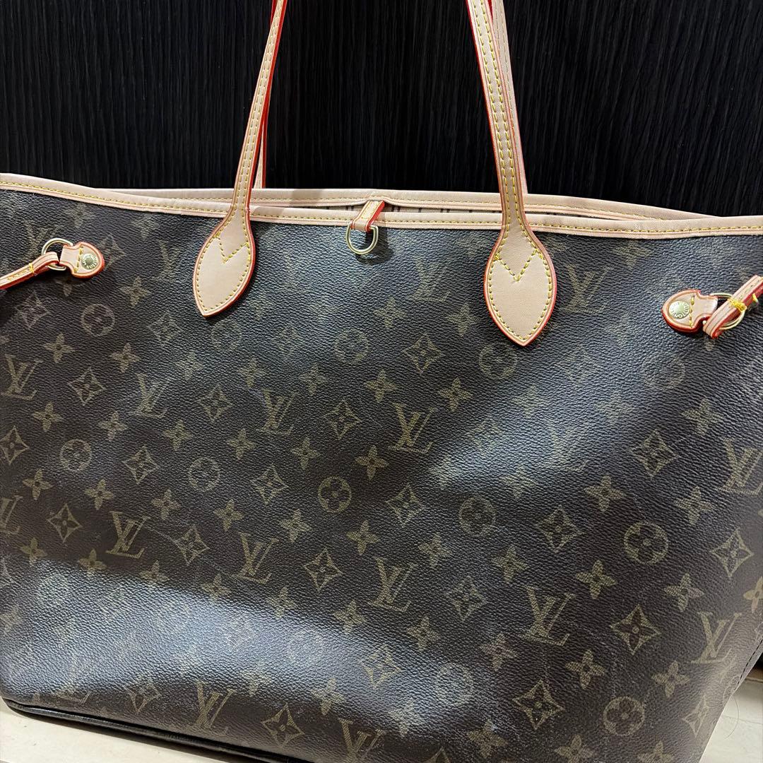 ヴィトンバンドバッグです。 叔母から譲り受けましたが、ほとんど使ってません