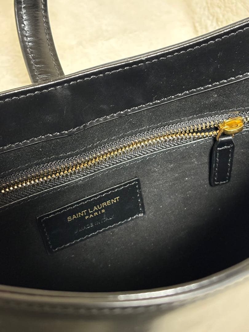 断捨離セール早い者勝ち　SAINT LAURENT ブラックハンドバッグ