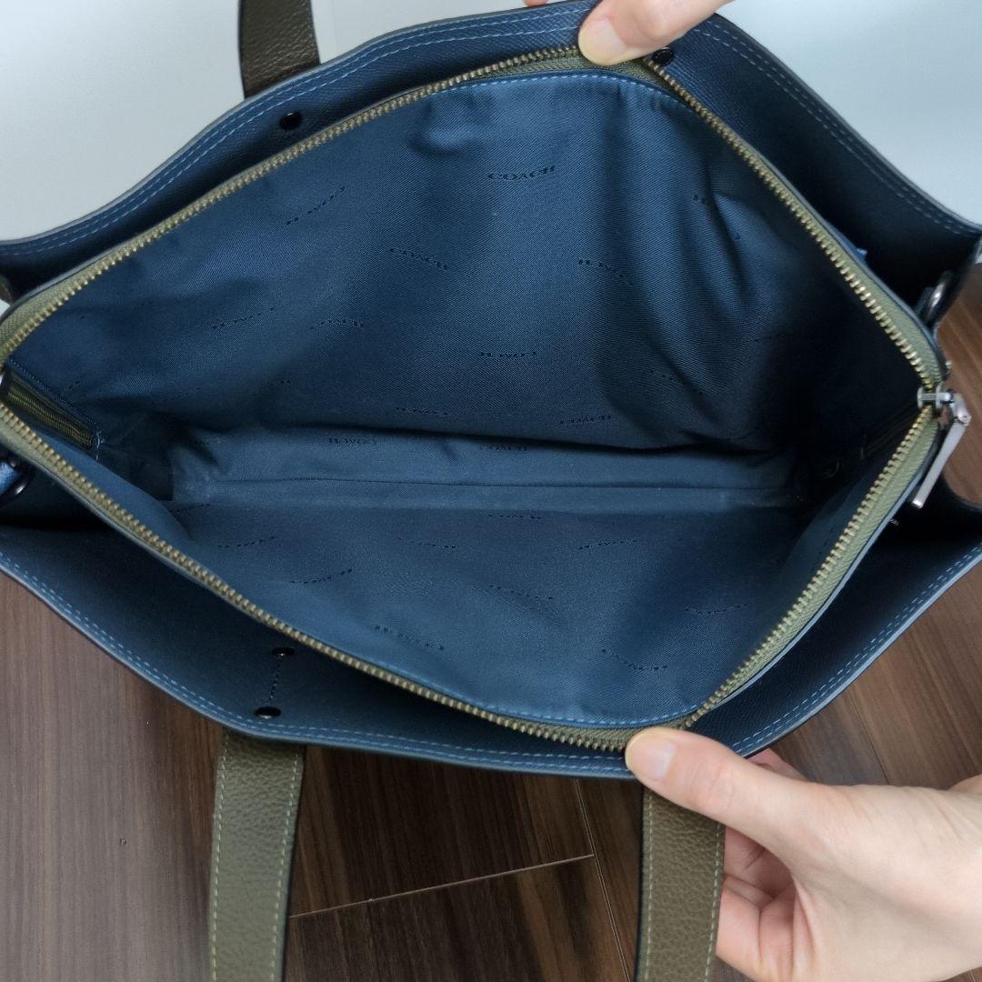 COACH カーキ レザートートバッグ