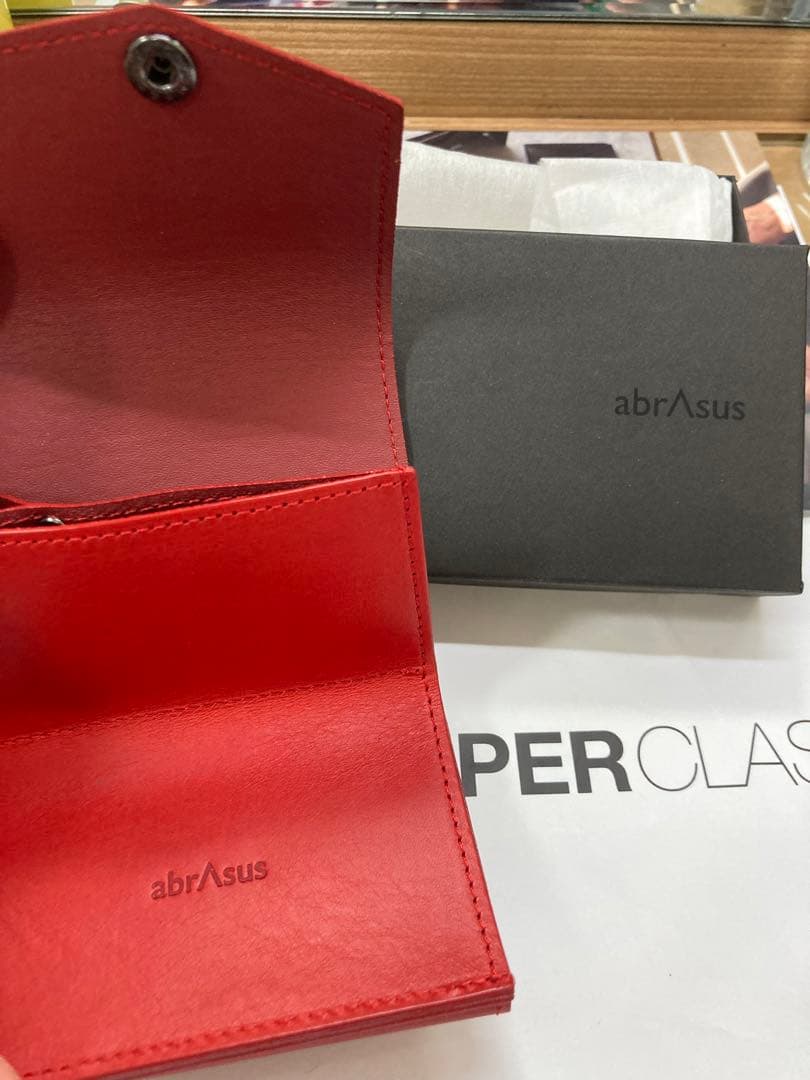 abrAsus A MAN of ULTRA 三つ折り財布 abrAsus 赤 三つ折り財布