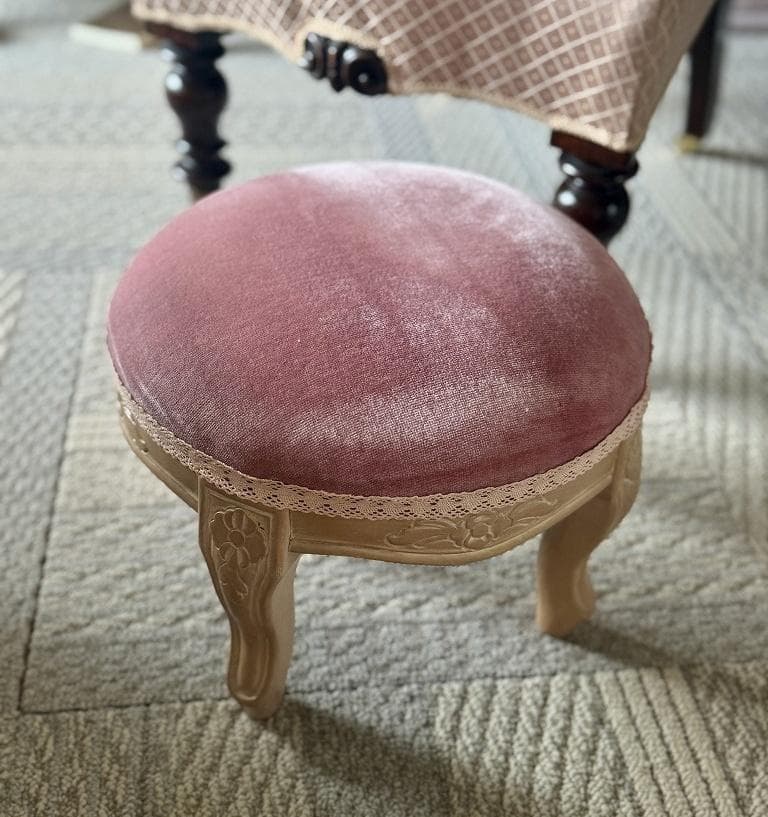 美品　張り替済み　フットスツール　足置き かわいいベビーピンク