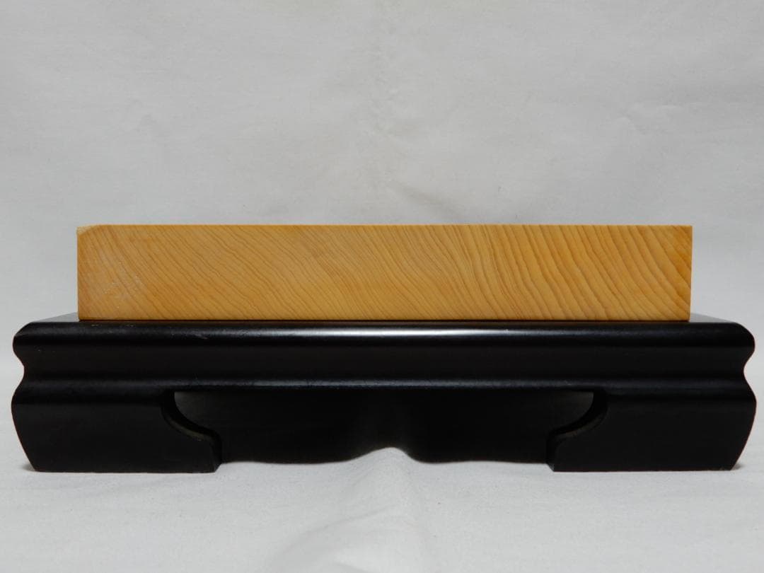 国産（日向産） 本榧卓上９路盤　台座付　ほんのり甘い香り!　使用僅美品