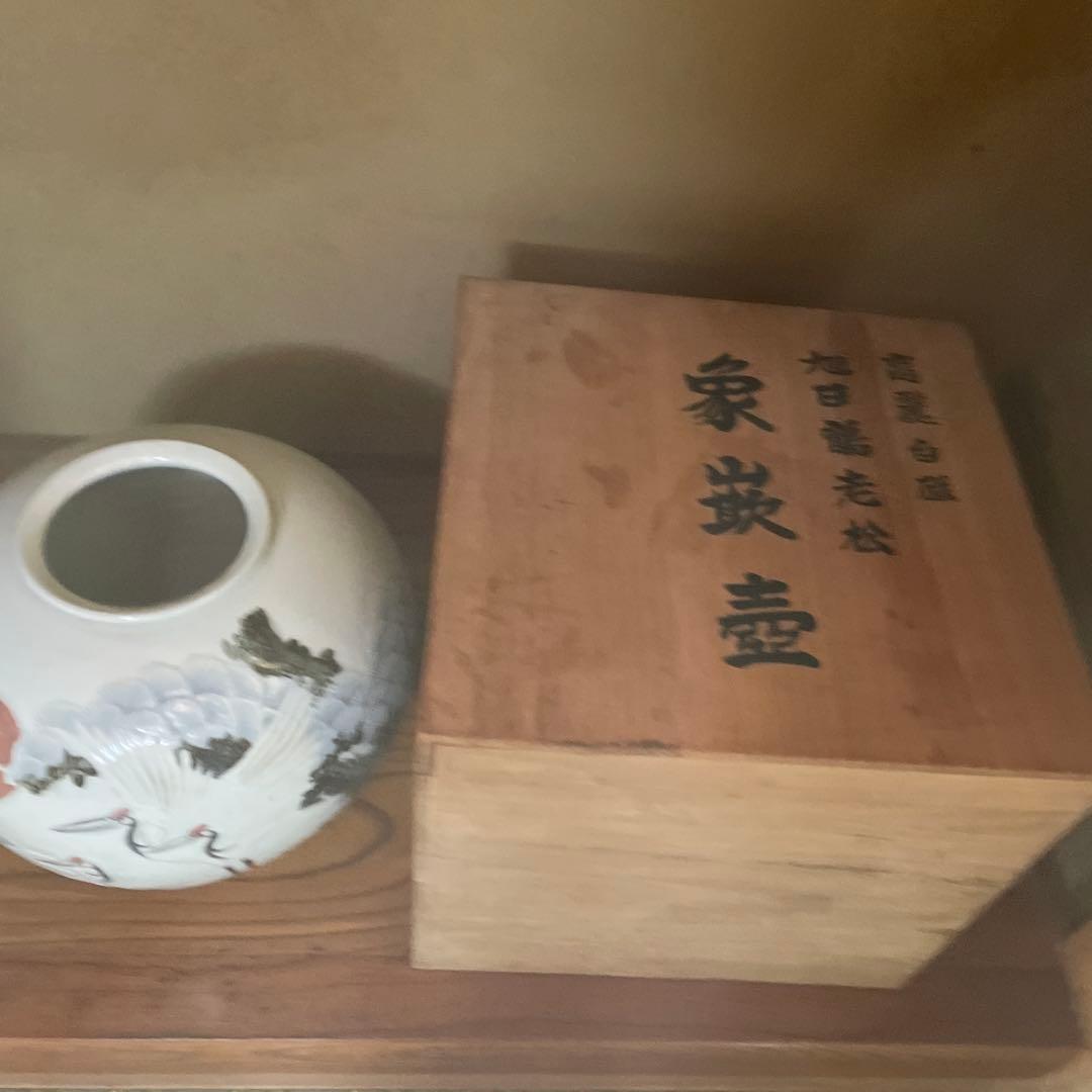 高麗白磁の象嵌（ぞうがん）壺 大壺 旭日鶴老松 象嵌壺 40x40 - メルカリ