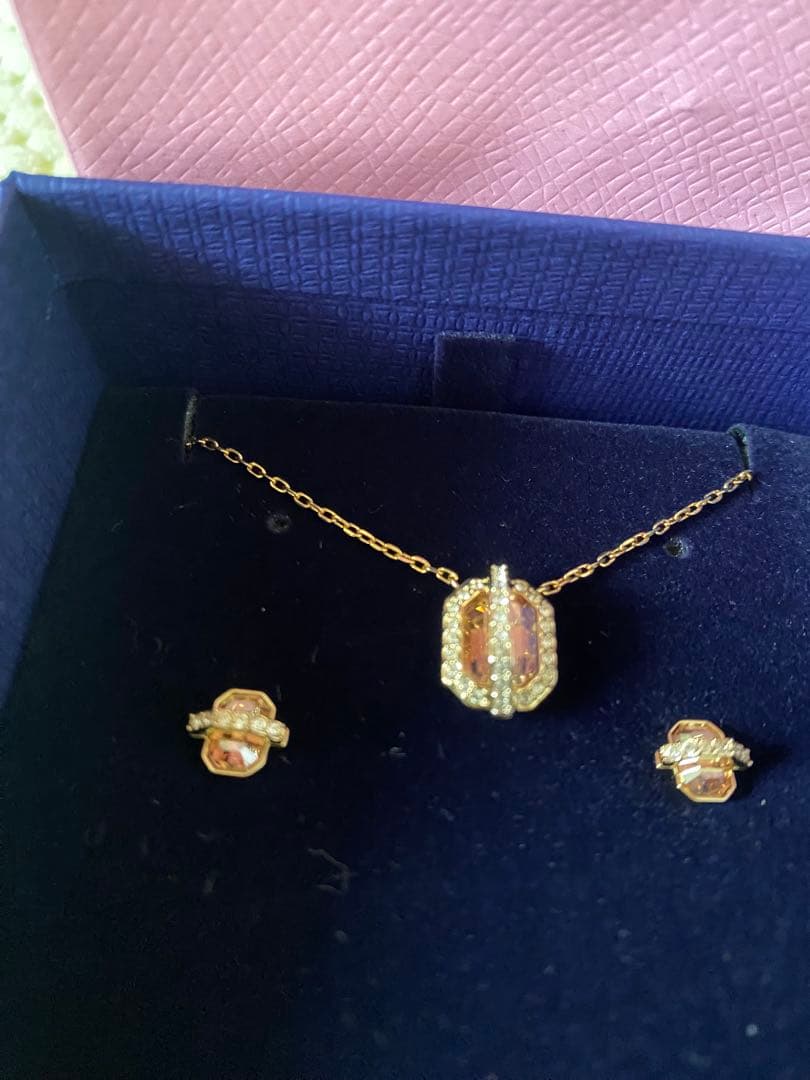 Swarovski ネックレスとピアスセット