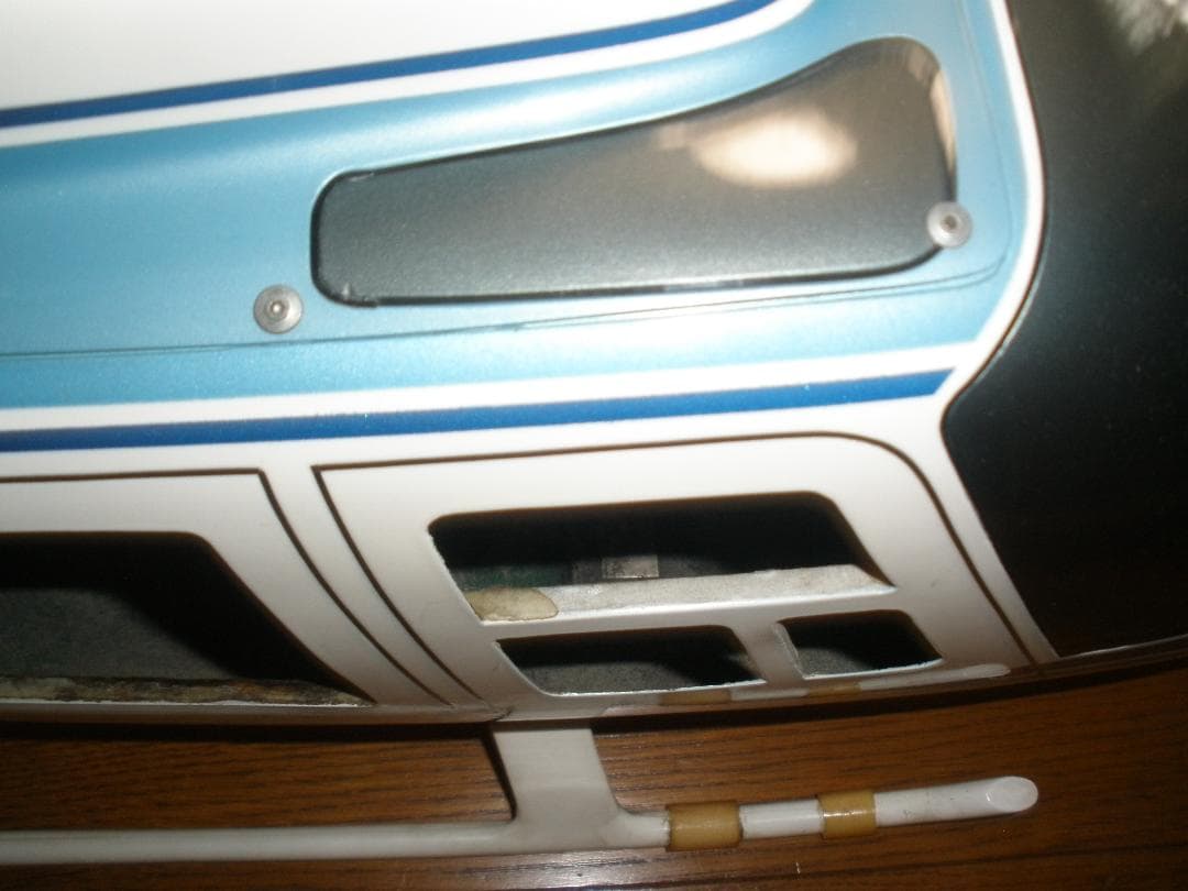 ラジコンヘリコプター　ジェットレンジャー　グラスボディ（脚付き）　ヒラモリ製