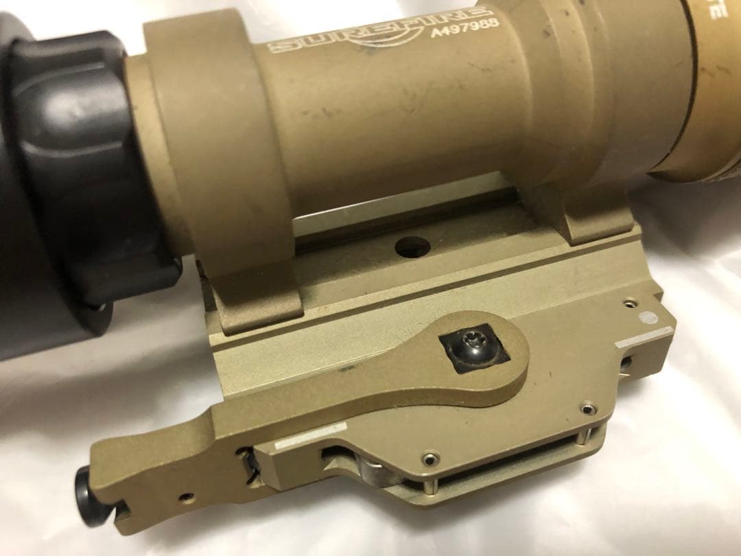 米軍実物SureFire M952V TAN LED/IR ウェポンライト-ギャラ