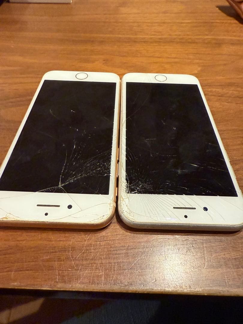 iPhone 8 SIMフリー 画面割れ ジャンク 2台