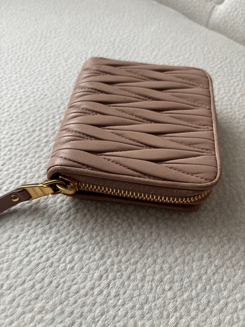 MIU MIU マテラッセ 二つ折り財布 CAMMEO 5ML522