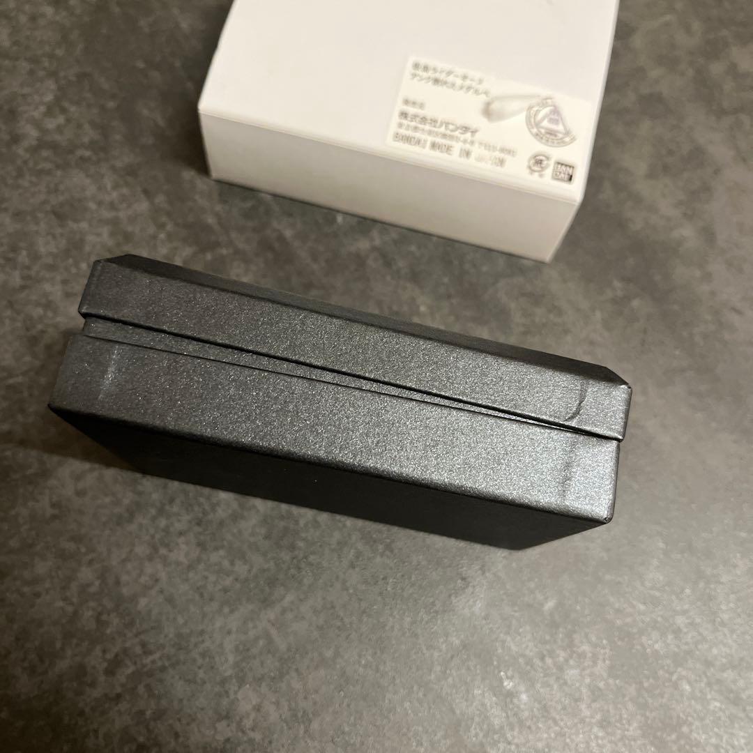 仮面ライダーオーズ 限定 アンクの割れたメダルペンダント ネックレス