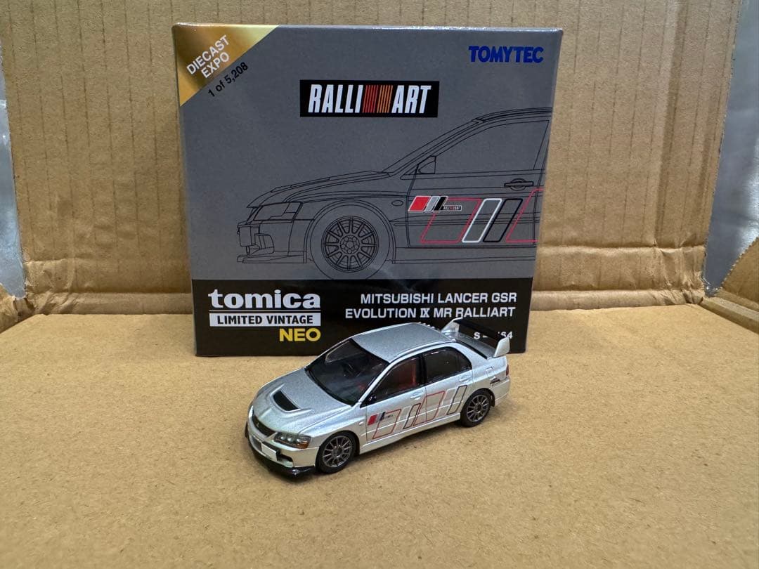 笹山登古 高取焼 菱形水指 共箱入り Sh1009-04