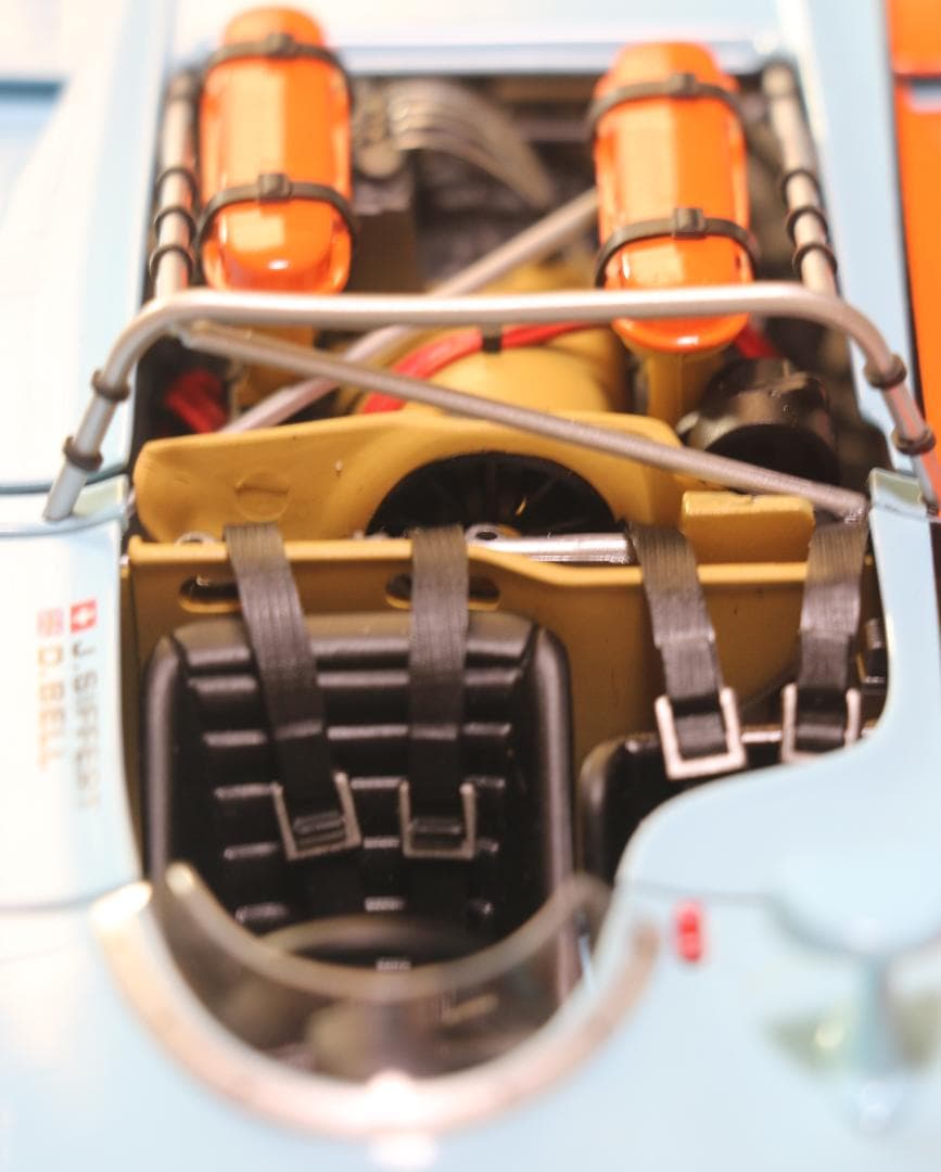 『オートアート　ポルシェ９０８／３　１９７１　ＪＷガルフカラー仕様 　１／１8